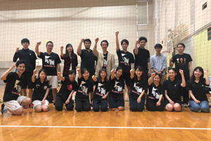 6/15-16 [研究室対抗バレーボール大会] 集合写真（会場）