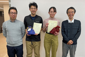 2/27 卒業研究発表者86人中、伊藤ななみさんと河西勇輝君が最優秀賞を受賞しました。